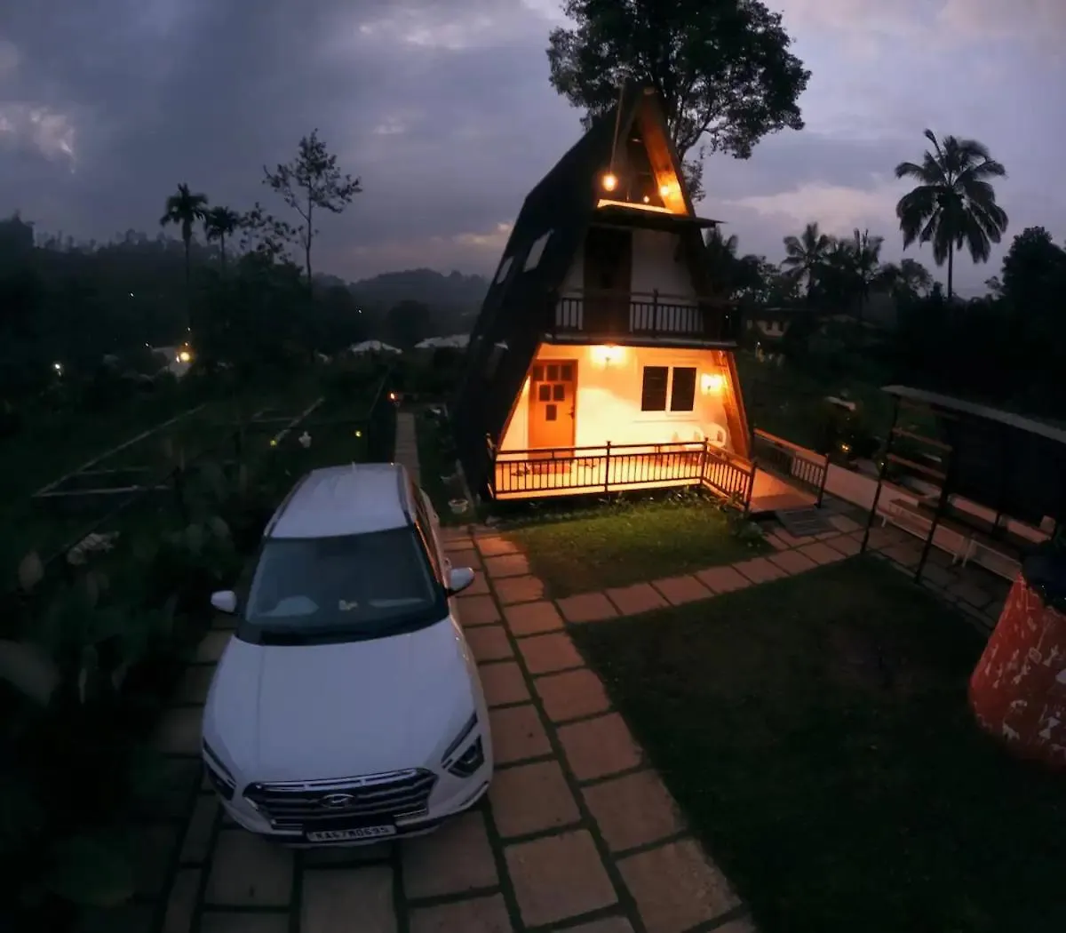 Charming View 'A' Frame 2Bhk Villa- Wayanad ビサーリー
